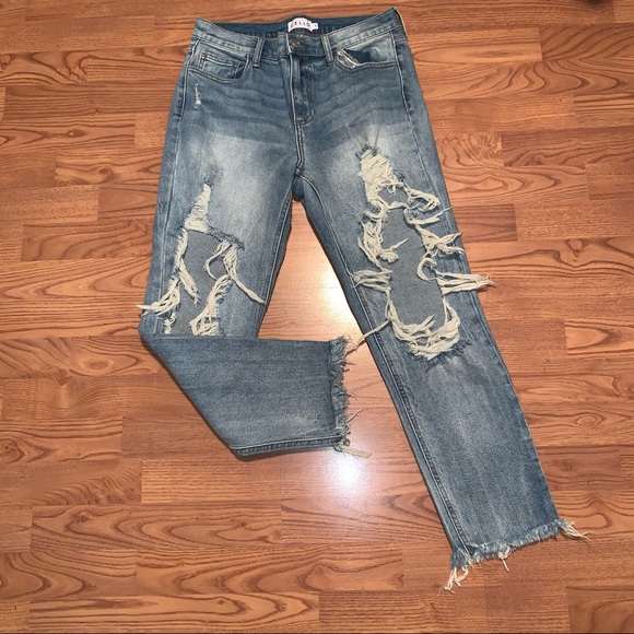 Cello Light Wash Straight leg Destroyed Cut Jeans - Picture 9 of 13